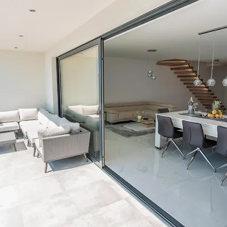 Villa The Boat With Rooftop Pool Matulji Exterior photo
