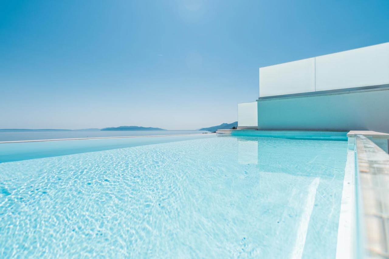 The Boat With Rooftop Pool Vila *