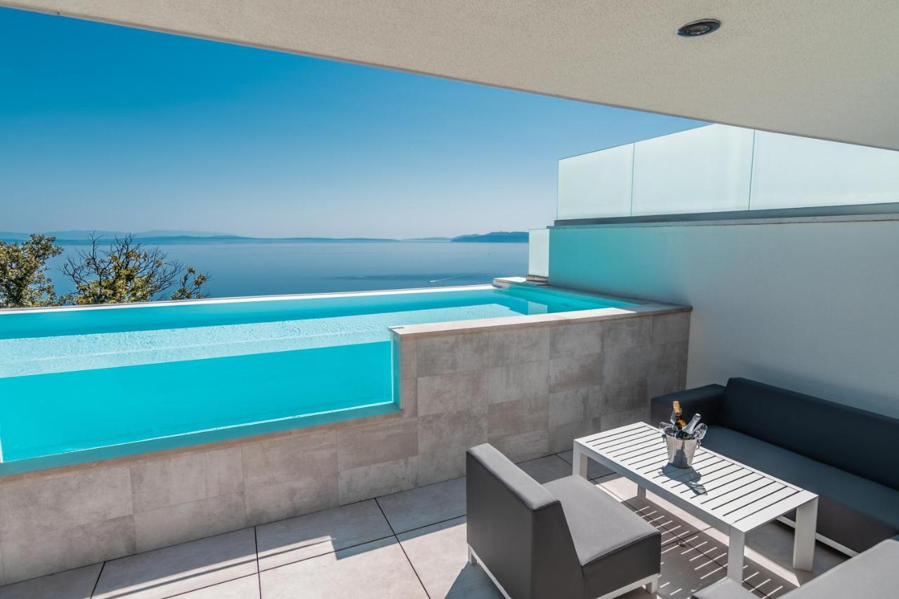 The Boat With Rooftop Pool *