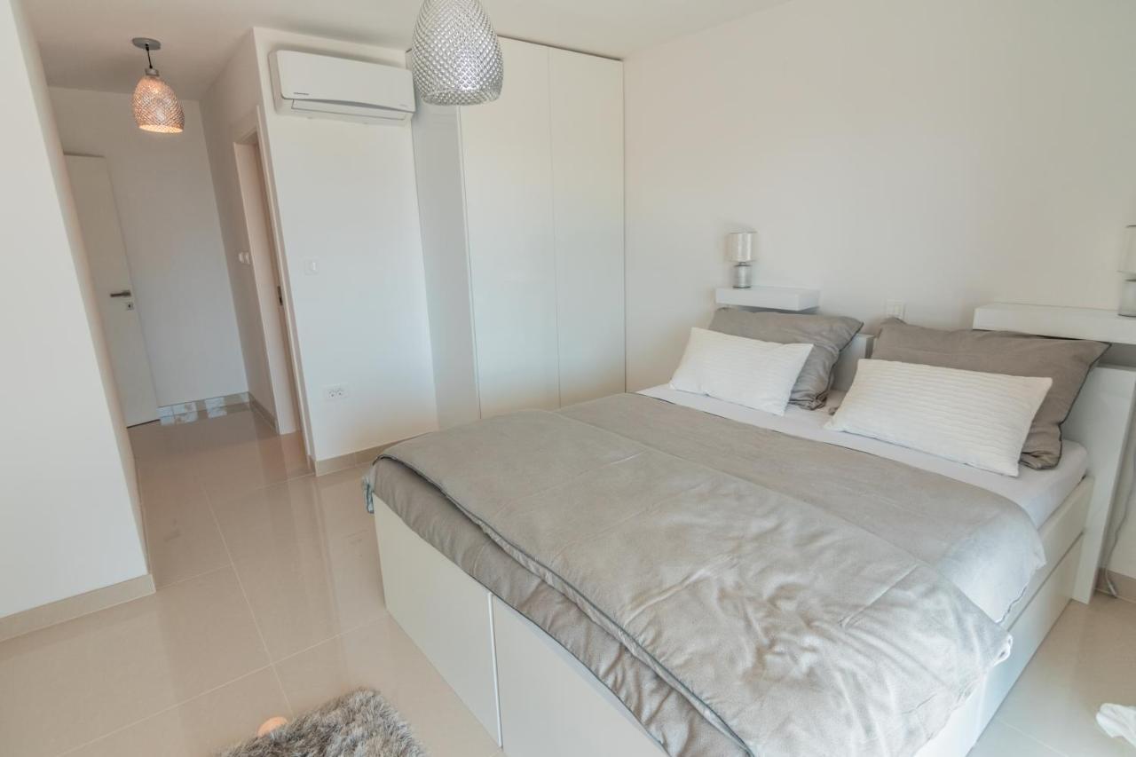 Vila The Boat With Rooftop Pool Matulji
